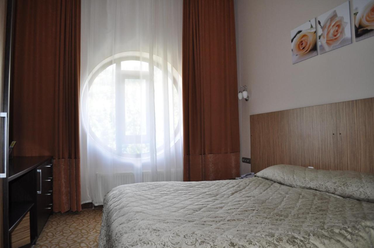 Kapriz Karakol Hotel Bagian luar foto