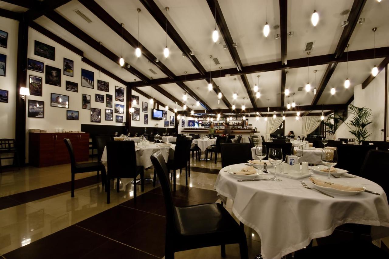 Kapriz Karakol Hotel Bagian luar foto