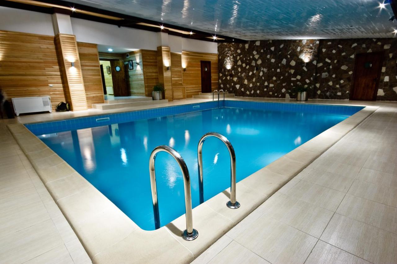 Kapriz Karakol Hotel Bagian luar foto