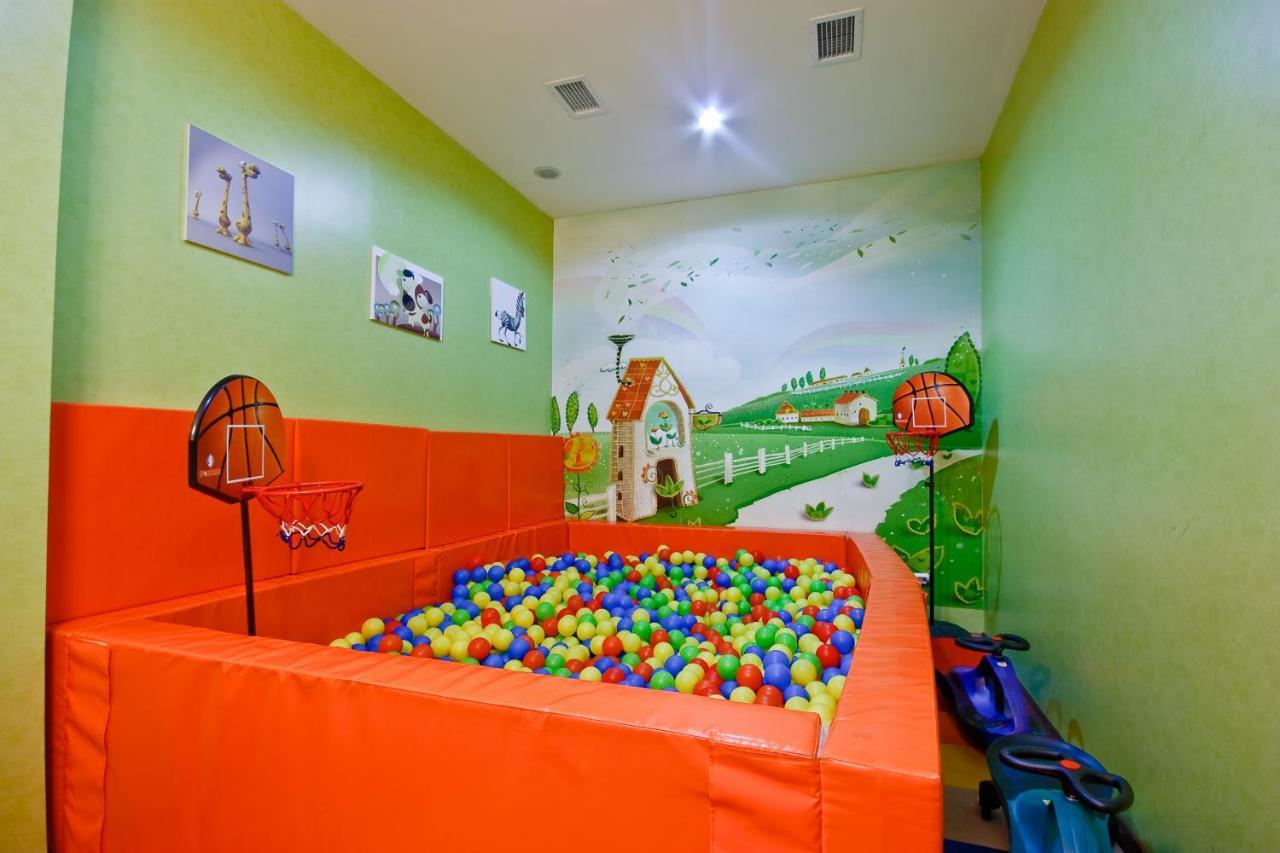 Kapriz Karakol Hotel Bagian luar foto