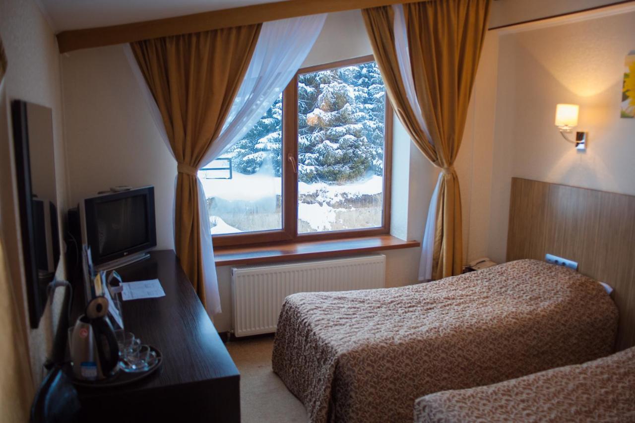 Kapriz Karakol Hotel Bagian luar foto