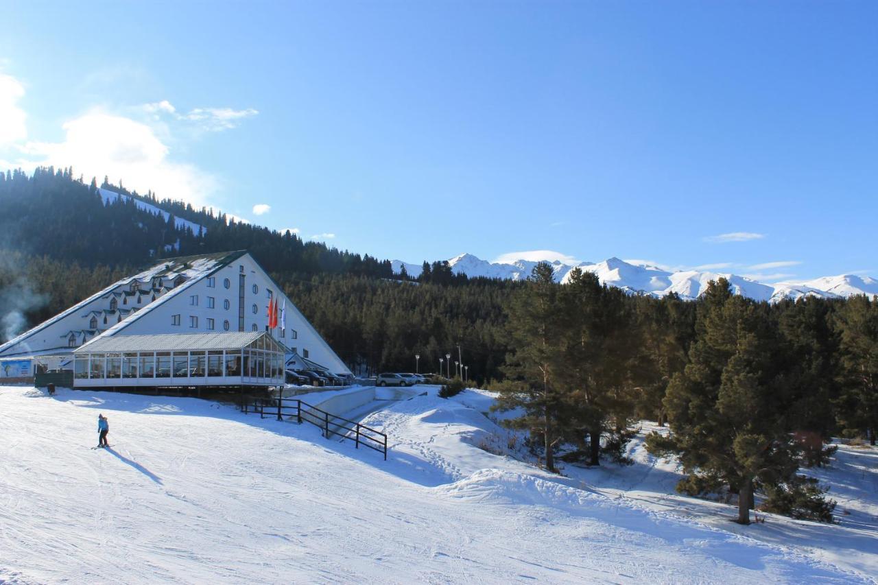 Kapriz Karakol Hotel Bagian luar foto