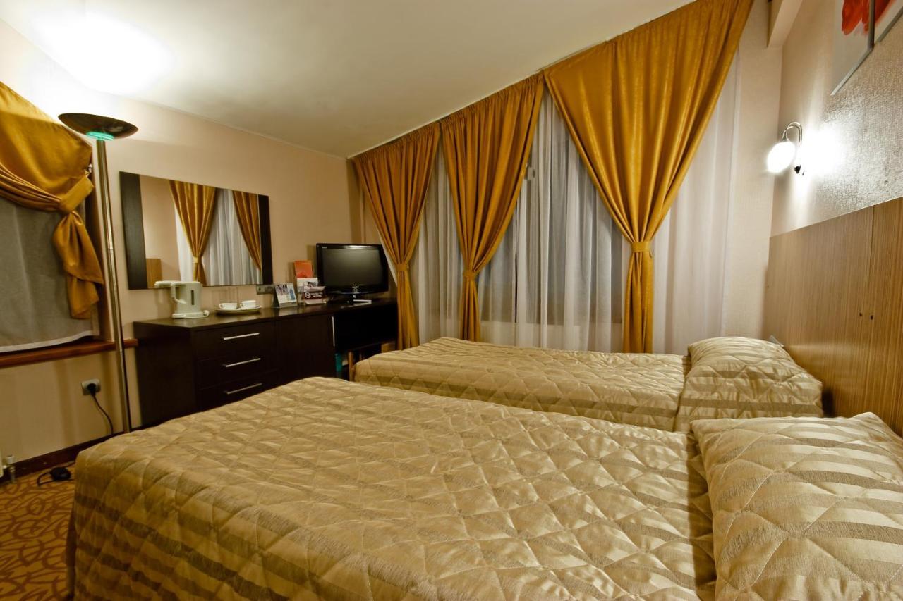 Kapriz Karakol Hotel Bagian luar foto