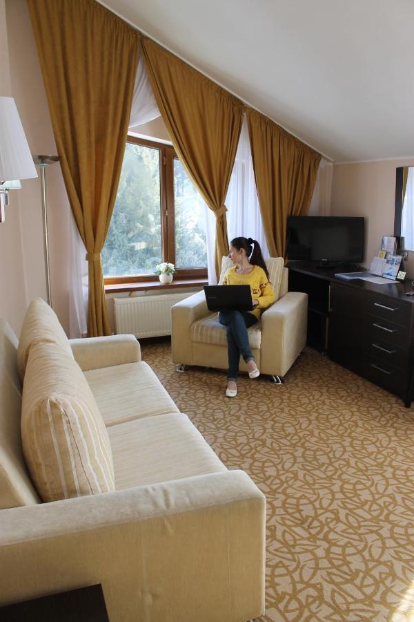 Kapriz Karakol Hotel Bagian luar foto